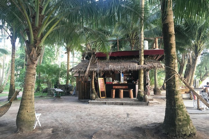 Lounge 21 of 43