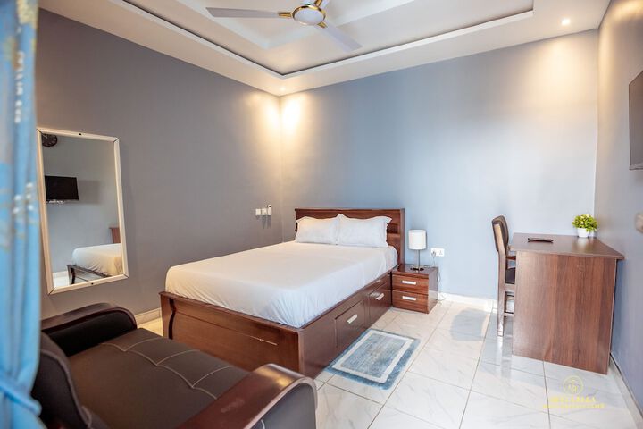 Room 4 of 67