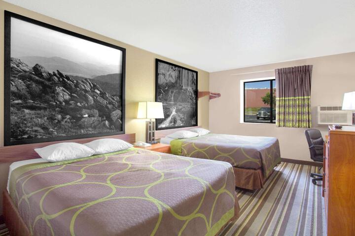1 Queen Bed (2 of 27)