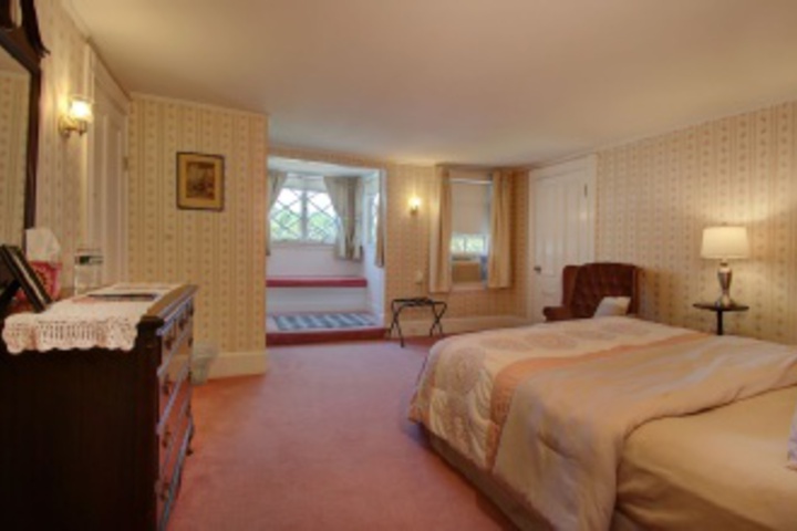 Room 370 of 408