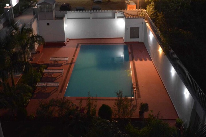 Pool 14 of 20