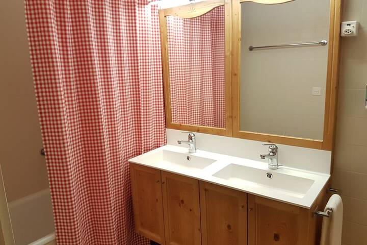 Room 64 of 107