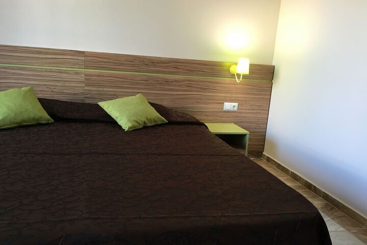 Room 5 of 153