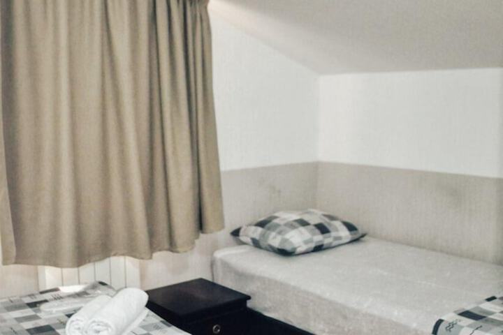 Room 9 of 16