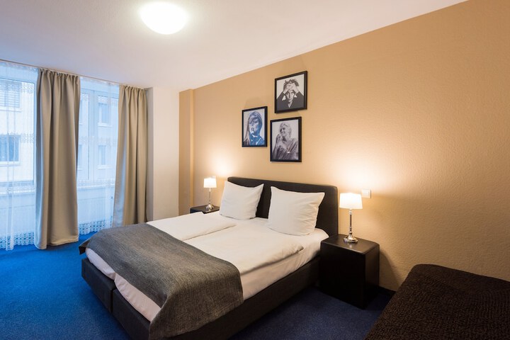 Room 4 of 17