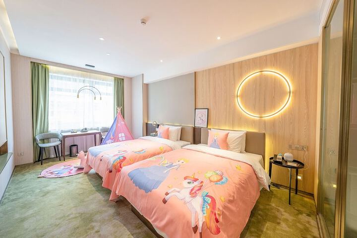 Room 30 of 96
