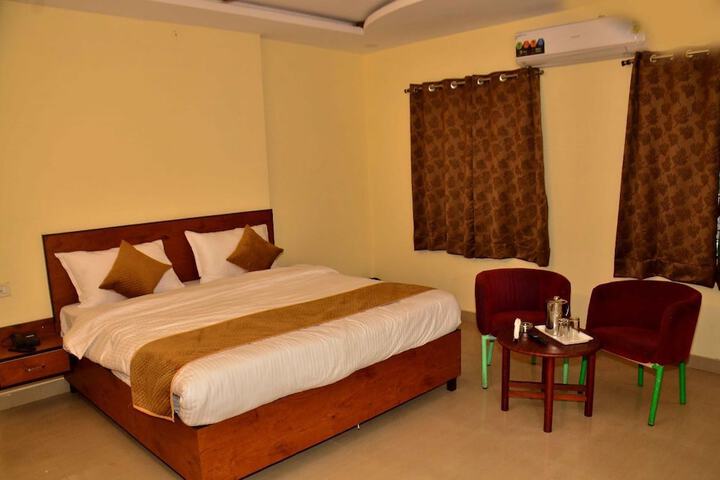 Room 10 of 24