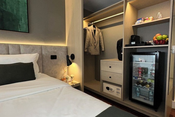 Room 19 of 37