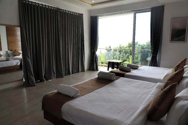 Room 15 of 83