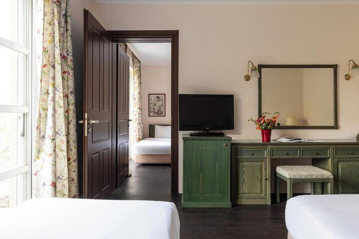 Room 18 of 48