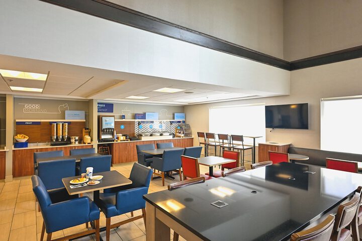 Breakfast/Coffee Service 75 of 108