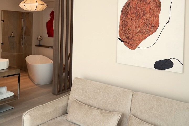 Room 85 of 165