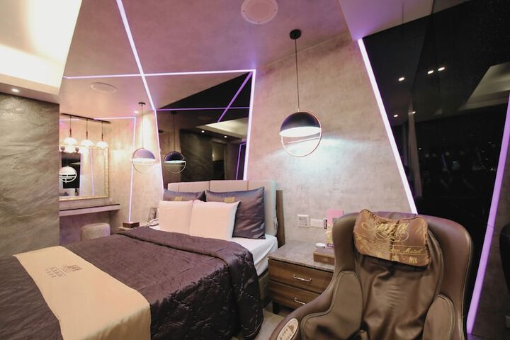 Room 53 of 88