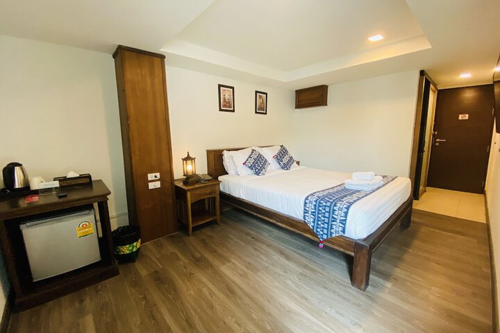 Room 4 of 30