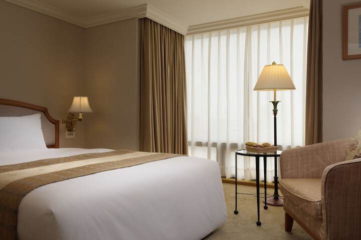 Room 4 of 42