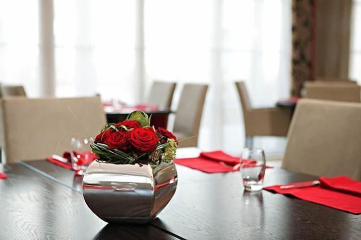 Dining 16 of 47