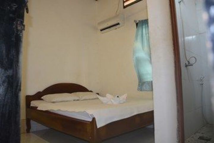 Room 12 of 28