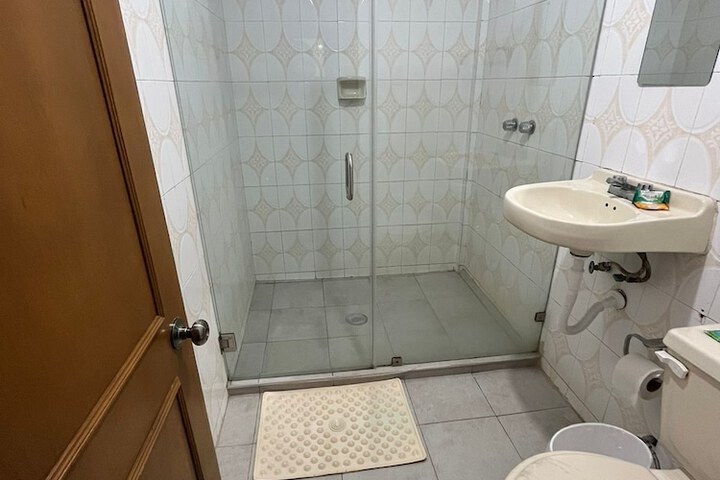 Room 33 of 48
