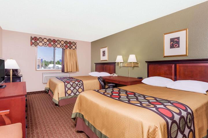 2 Double Beds (6 of 8)