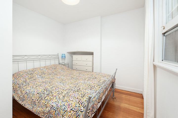 Room 5 of 11