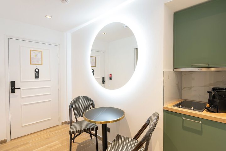 Room 10 of 51