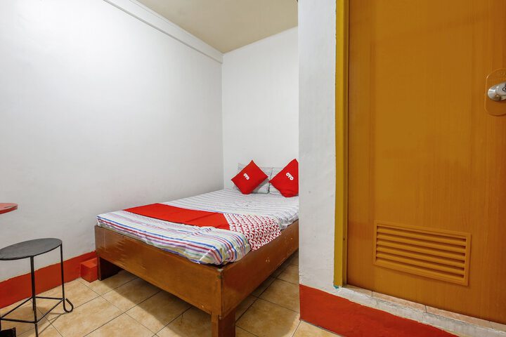 Room 12 of 16