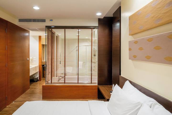Room 16 of 160