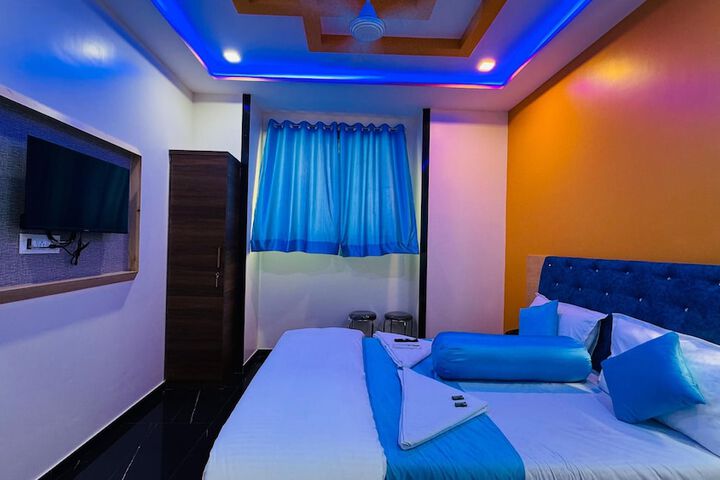 Room 2 of 6