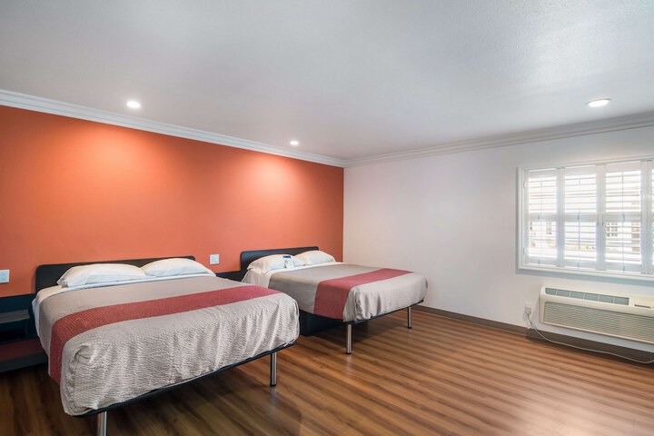 Room 12 of 34