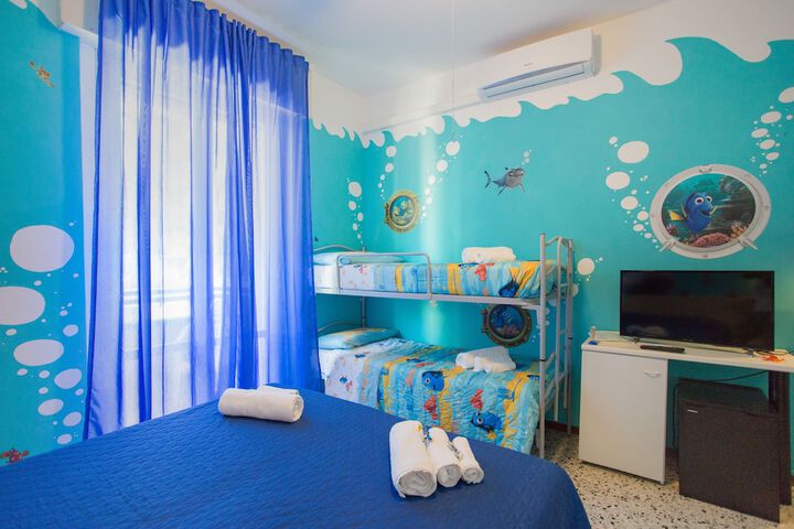 Room 13 of 33
