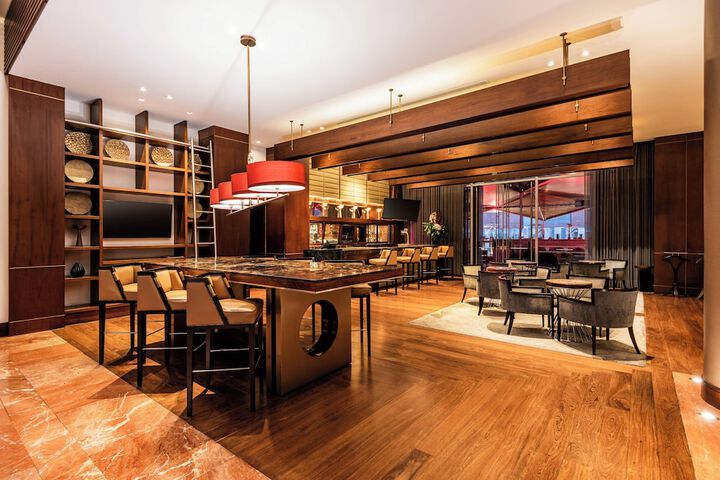 Entrance & Lobby