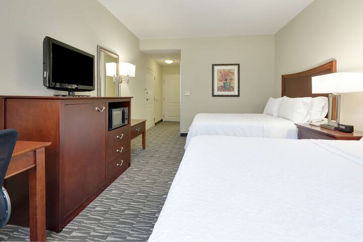 2 Queen Beds (14 of 15)