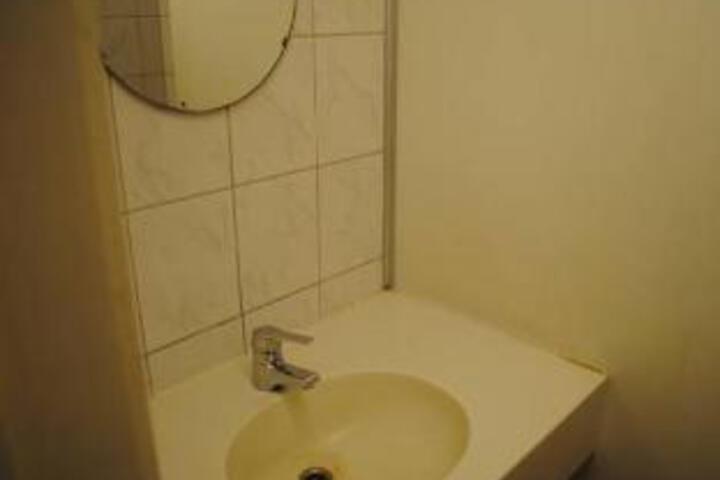 Room 7 of 24