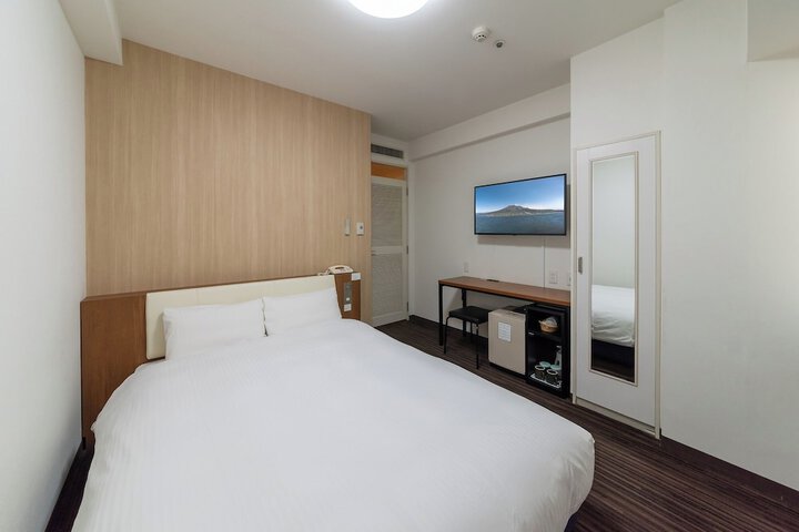 Room 10 of 25
