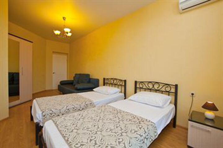 Room 113 of 176