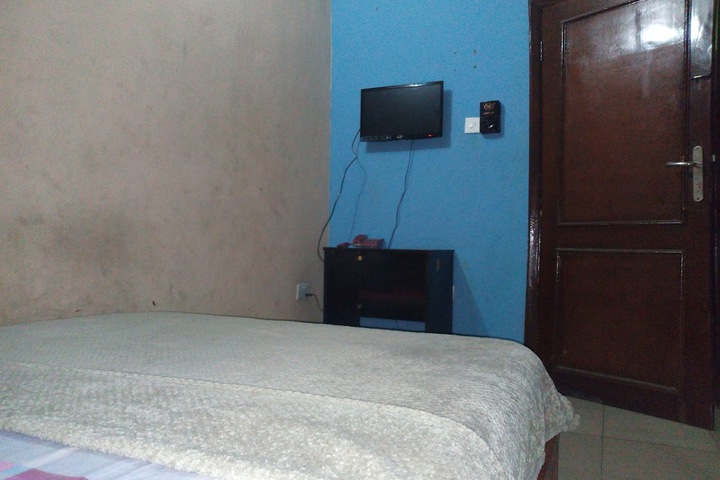 Room 8 of 14