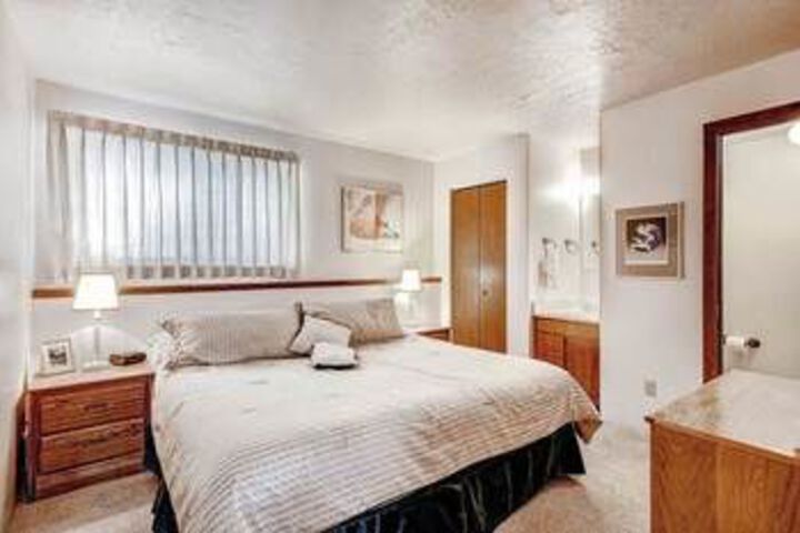 Room 5 of 18