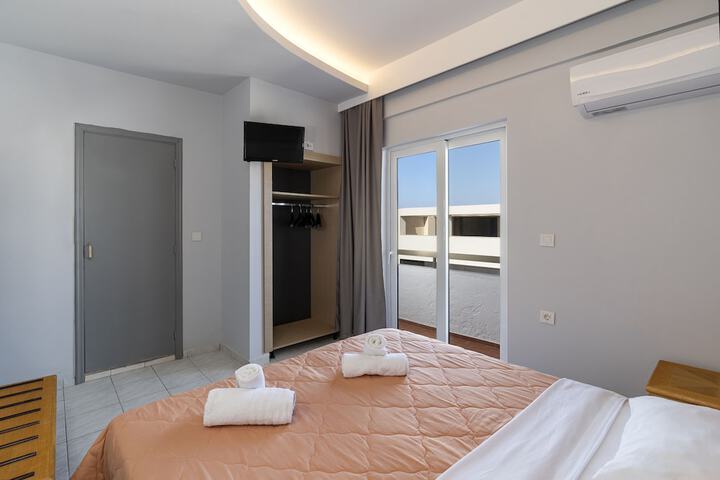 Room 3 of 25