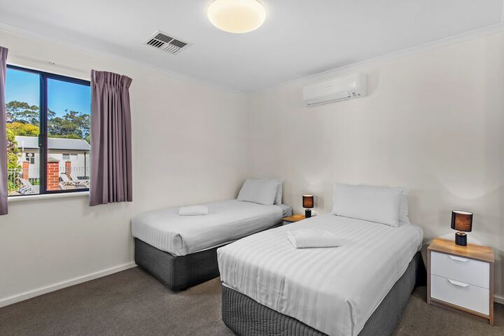 Room 3 of 64