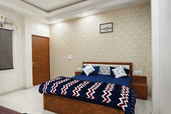 Room 5 of 15