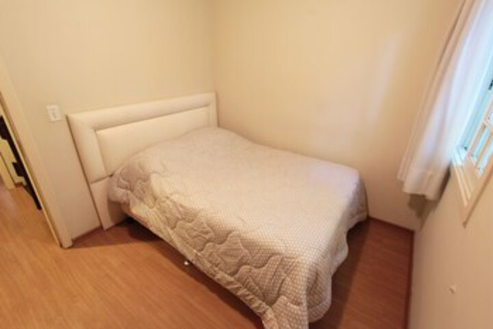 Room 9 of 11