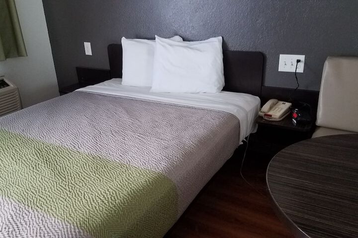 Room 20 of 49