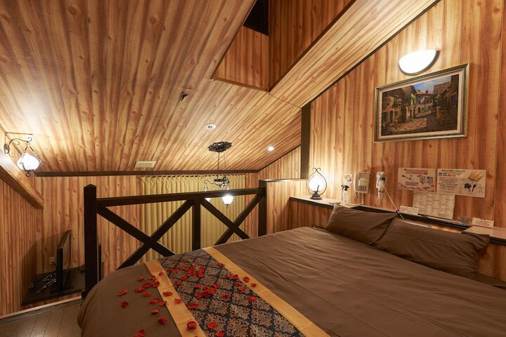 Room 5 of 28