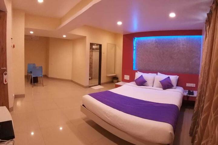 Room 6 of 12