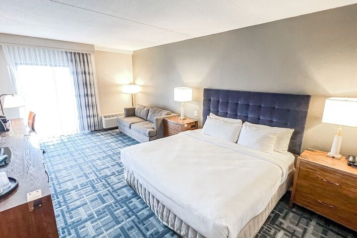 1 King Bed Accessible (5 of 11)