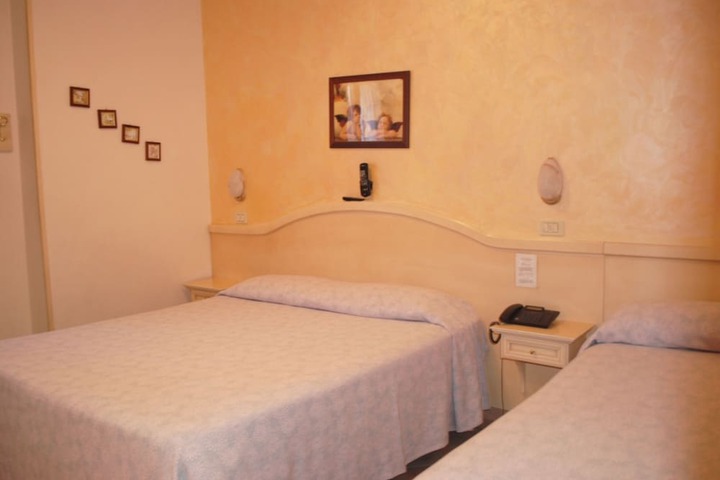Room 11 of 26