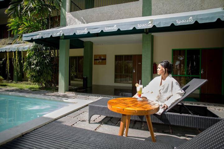 Hotel Pool