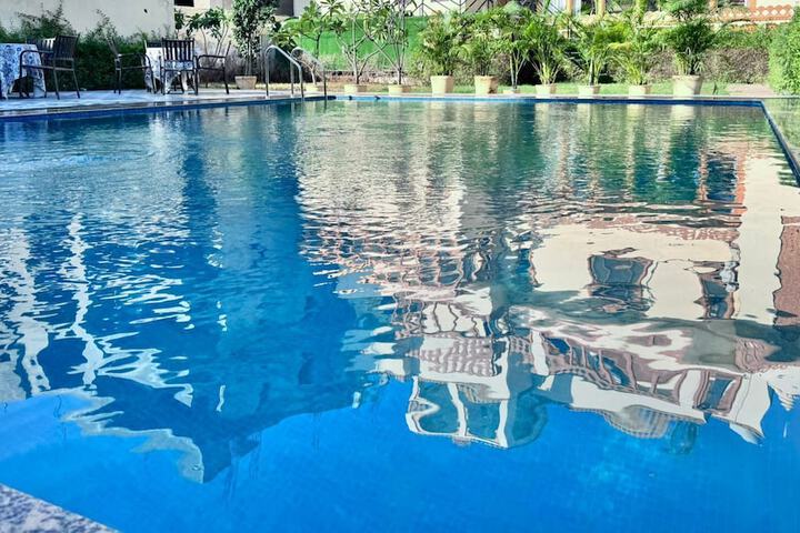 Pool Hotel