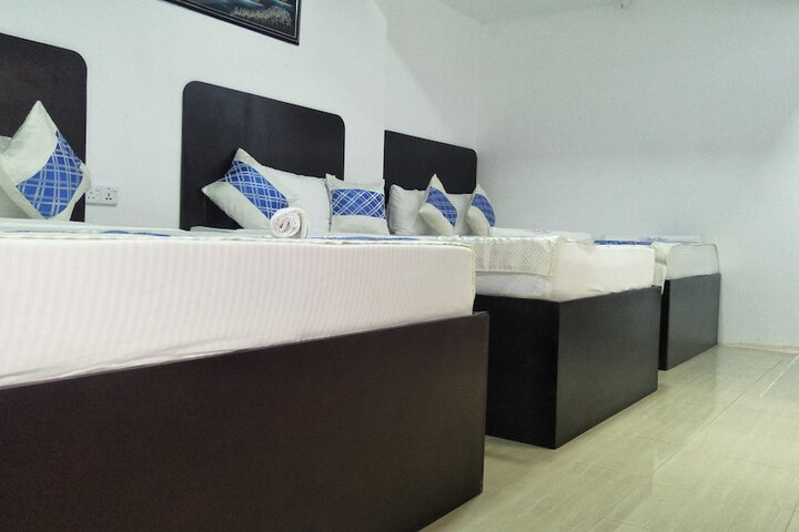 Room 10 of 14
