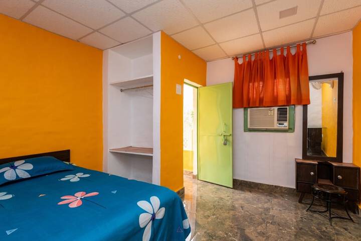 Room 5 of 13